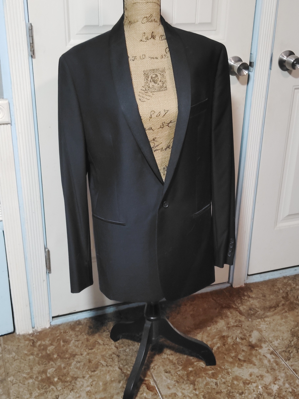 Jacket ☆  Ryan Seacrest Distinction Black Satin Shawl Lapel Blazer